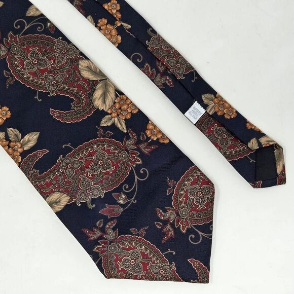 MALLORY & CHURCH 100% SILK TIE BLACK FLORAL PAISLEY SMOOTH 4" X 55" - Picture 1 of 4